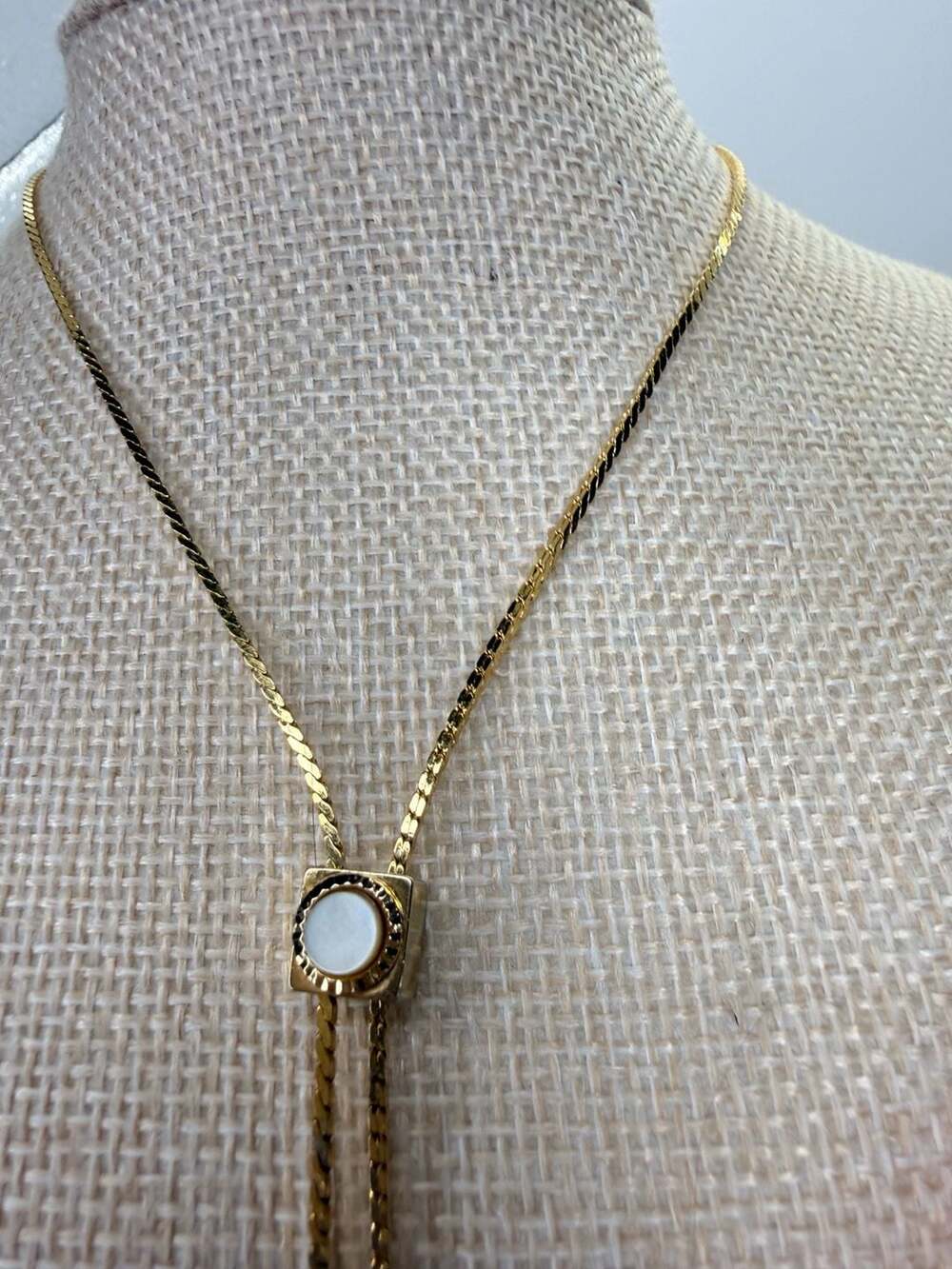 Amway Lariat Necklace 30 Inch Gold Tone Mother Of Pearl